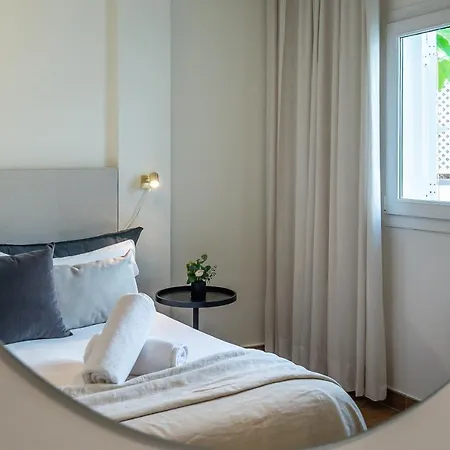 Vacation I 1 Puerto Banus Sea Front Rental, Renovated Appartement
