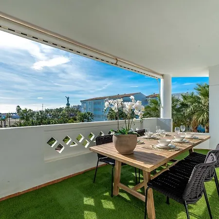 Vacation I 1 Puerto Banus Sea Front Rental, Renovated Appartement