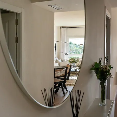 Vacation I 1 Puerto Banus Sea Front Rental, Renovated 마르베야