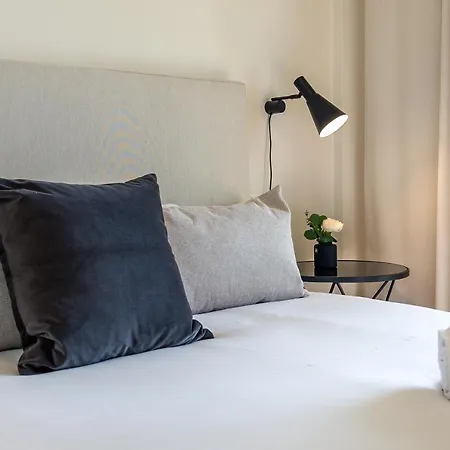 Vacation I 1 Puerto Banus Sea Front Rental, Renovated Apartament