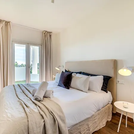 Vacation I 1 Puerto Banus Sea Front Rental, Renovated 마르베야