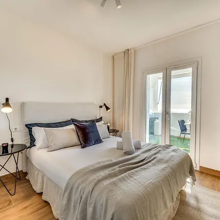 Vacation I 1 Puerto Banus Sea Front Rental, Renovated Apartament