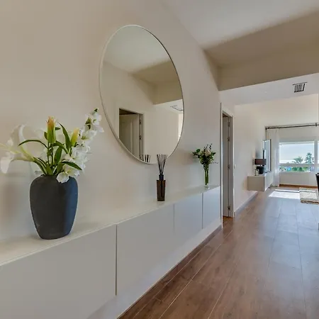Vacation I 1 Puerto Banus Sea Front Rental, Renovated 마르베야