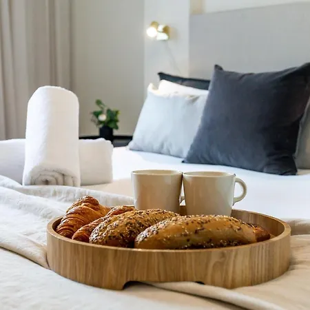 Vacation I 1 Puerto Banus Sea Front Rental, Renovated Apartament